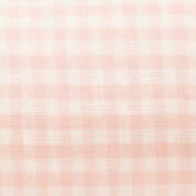 Close-up van de roze met witte ruitstof van de reismat