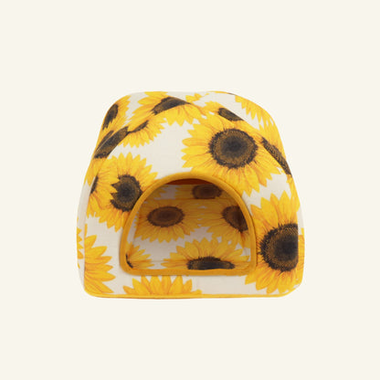 Schuilhuisje voor cavia's van fleece met gele zonnebloemprint op een lichte achtergrond