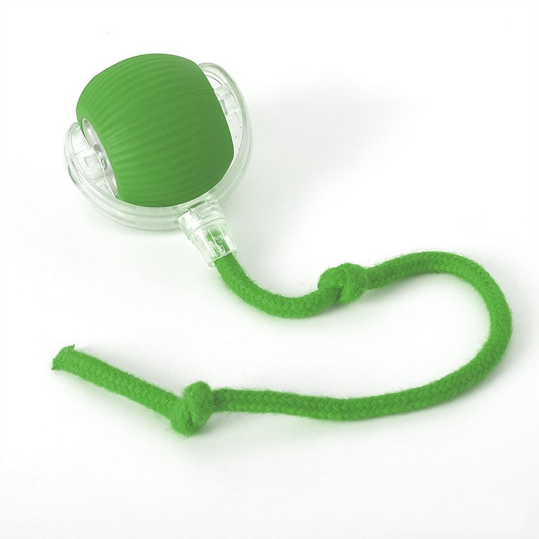 Groene uitvoering van de kattenbal met groen geknoopt touw