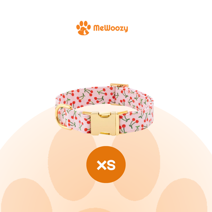 De halsband met kersenprint in maat XS, voor nek 8 tot 11 inch