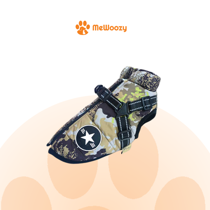 Hondenjas in camouflageprint met zwart harnas en sterembleem
