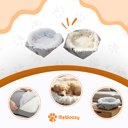 Het bed in grijs en beige, met rits, slapende puppy en bed op bank