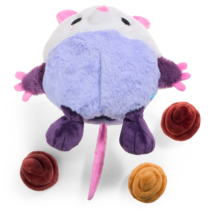 Onderkant van de lila knuffel met paarse pootjes, roze staart en drie piepers
