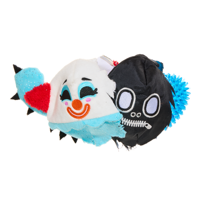 Opengeritste knuffel met zwarte doodshoofdbal en blauwe noppenbal erin