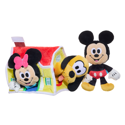 Minnie en Pluto steken uit de openingen van het huisje, Mickey ernaast