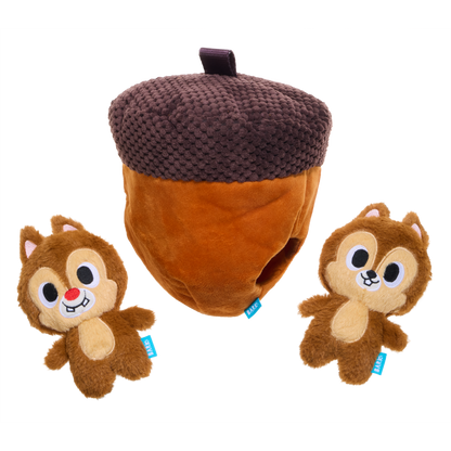Snuffelspeelgoed van pluche: bruine eikel met losse Knabbel en Babbel knuffels ernaast