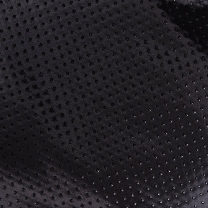 Close-up van zwarte stof met noppen, vermoedelijk de antislip onderkant
