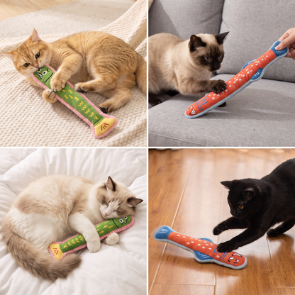 Vier katten spelen en knuffelen met groene en oranje kickers op bank en vloer