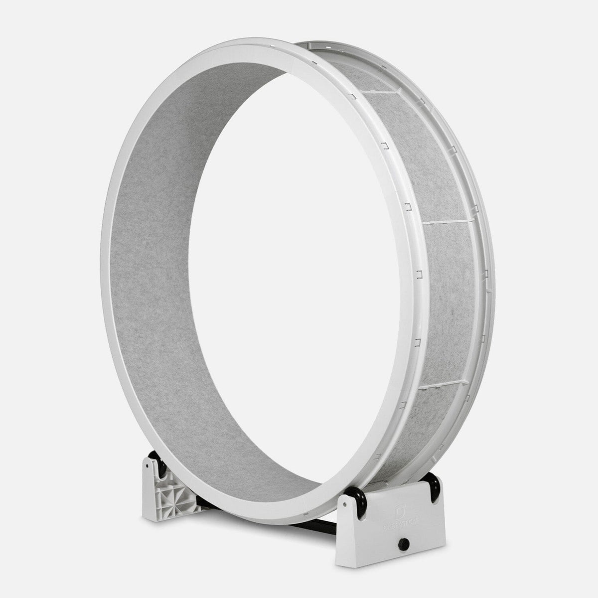 Wit kattenloopwiel met lichtgrijze vilten pads rondom de buitenkant van de ring