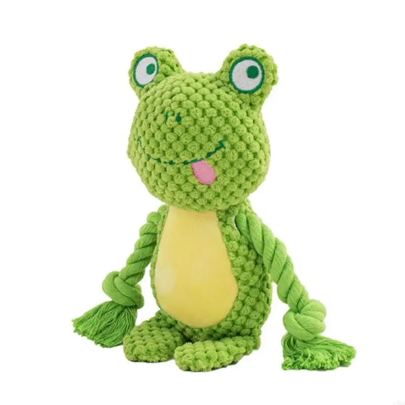 De knuffel als groene kikker met gele buik en uitgestoken tong