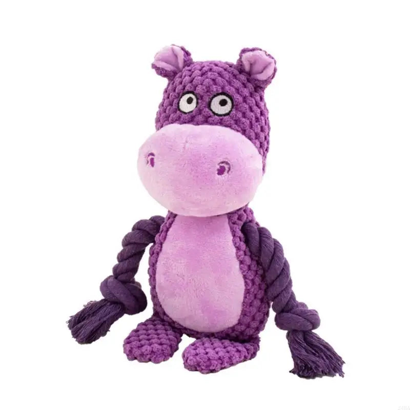 De knuffel als paarse nijlpaard met lila snuit en touwarmen