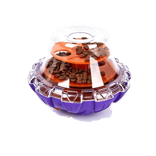 De snackbal in paars met oranje binnenschijf en hondenbrokjes onder de koepel