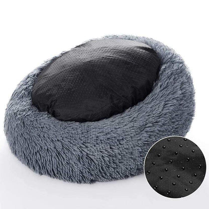 Donkergrijze kattenmand gekanteld met zwarte antislip onderkant en close-up van de noppen